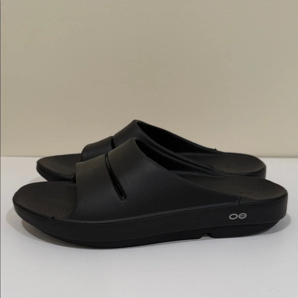 NEW - OOFOS Black Men's Sandals (sz Men 9 or Women 11)